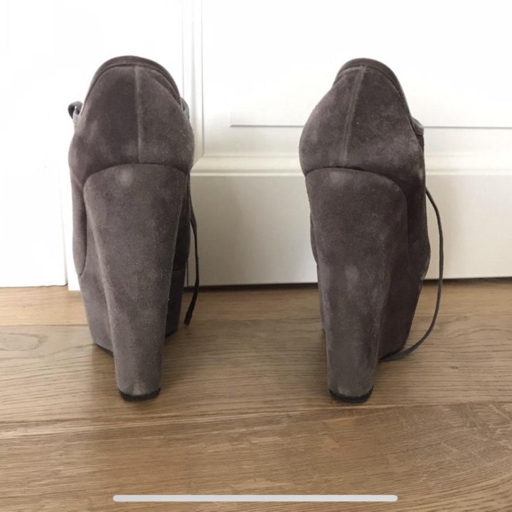 Ботильоны Stuart Weitzman