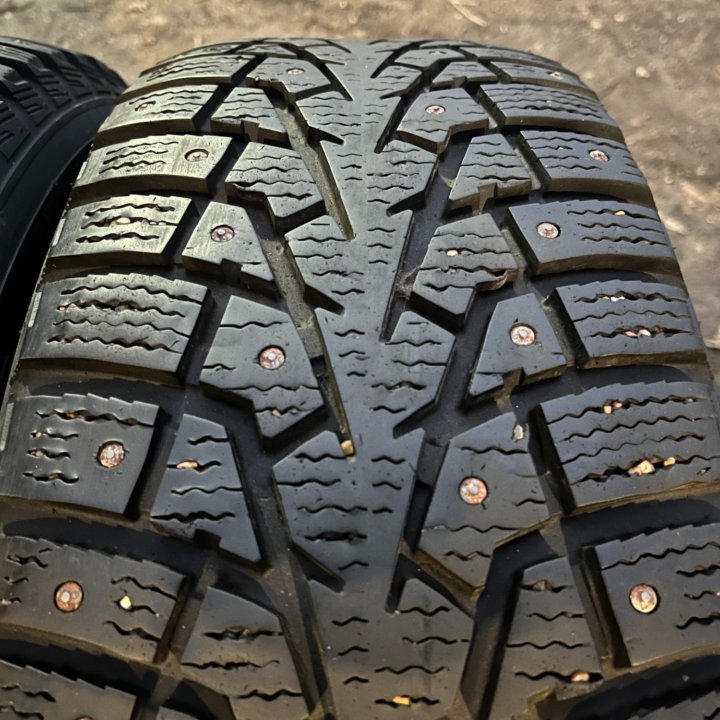 ДВЕ Зимние Maxxis ArcticTrekker NP3 215/60 R16 99T