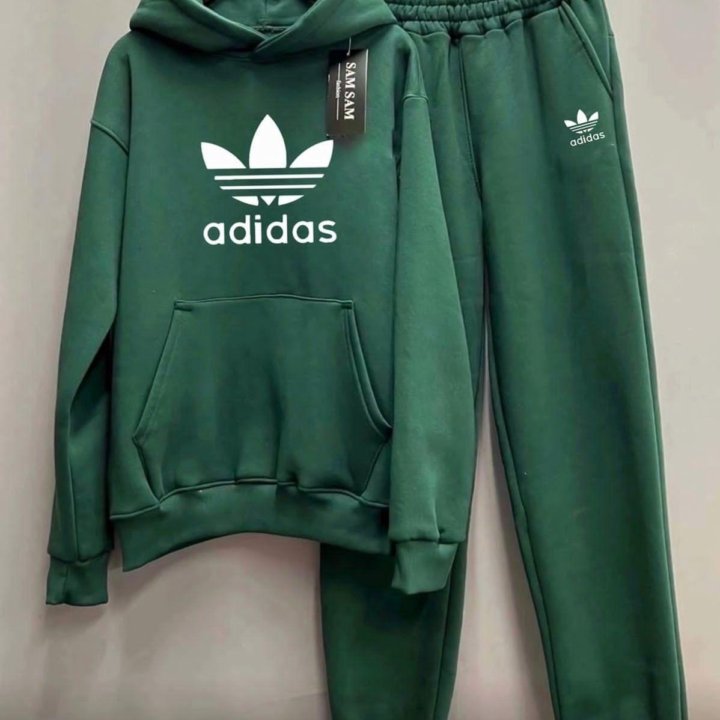 Спортивные костюмы adidas