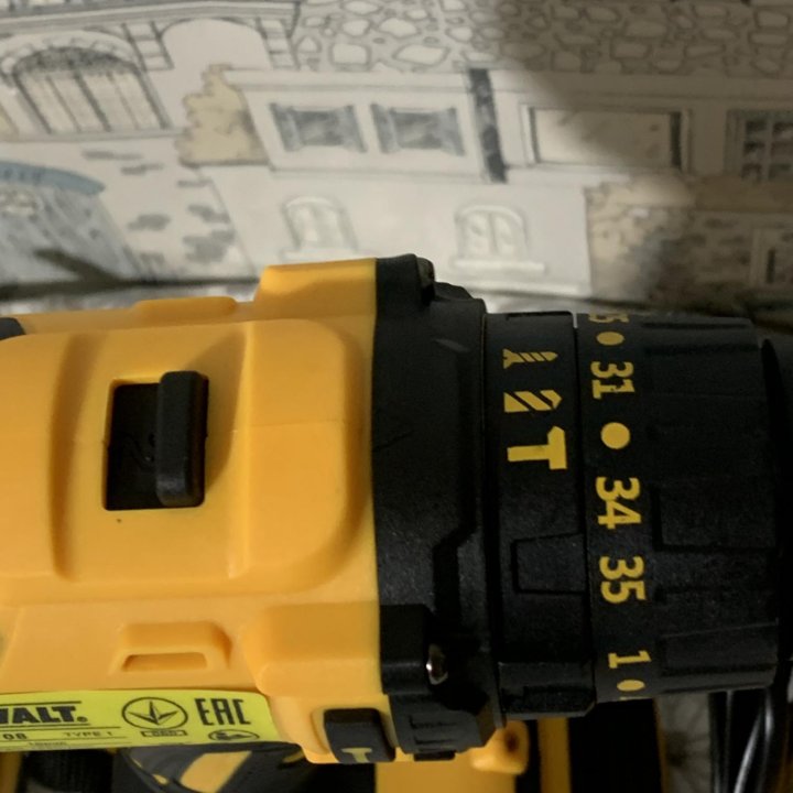 Ударная дрель безщеточная DeWALT 24/3