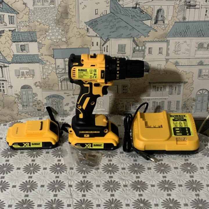 Ударная дрель безщеточная DeWALT 24/3