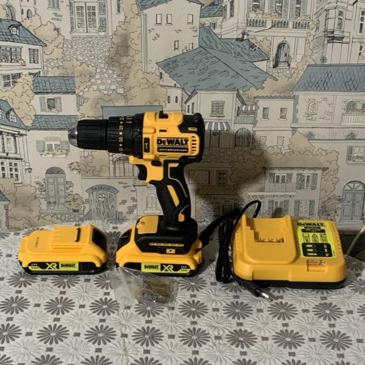 Ударная дрель безщеточная DeWALT 24/3