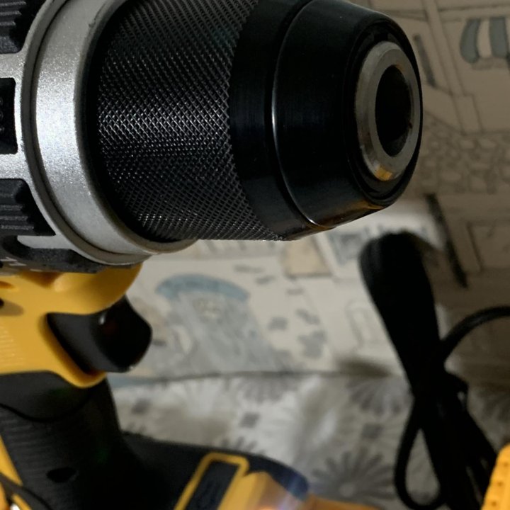 Безщеточная ударная дрель шуруповерт DeWALT