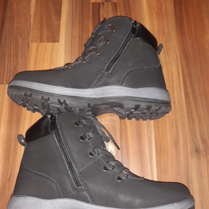 Новые ботинки 40р.