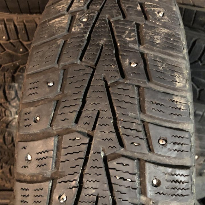 185/65 R15 шина зимняя Роадстоун 1шт Корея