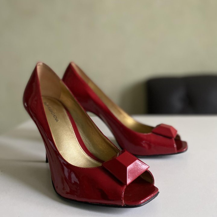 Открытые туфли