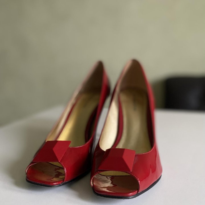 Открытые туфли