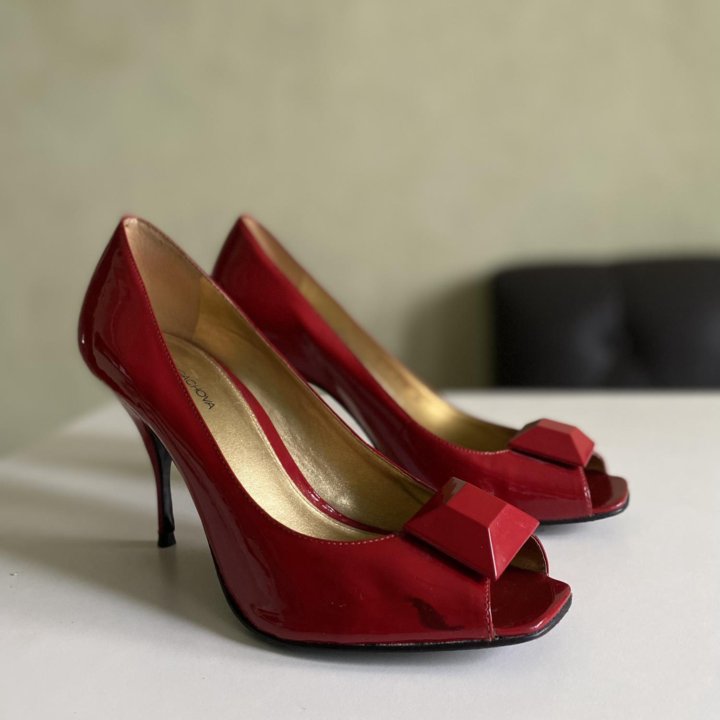 Открытые туфли