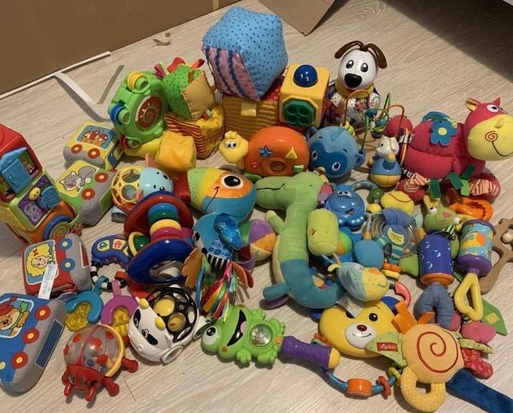 Пакет различных игрушек
