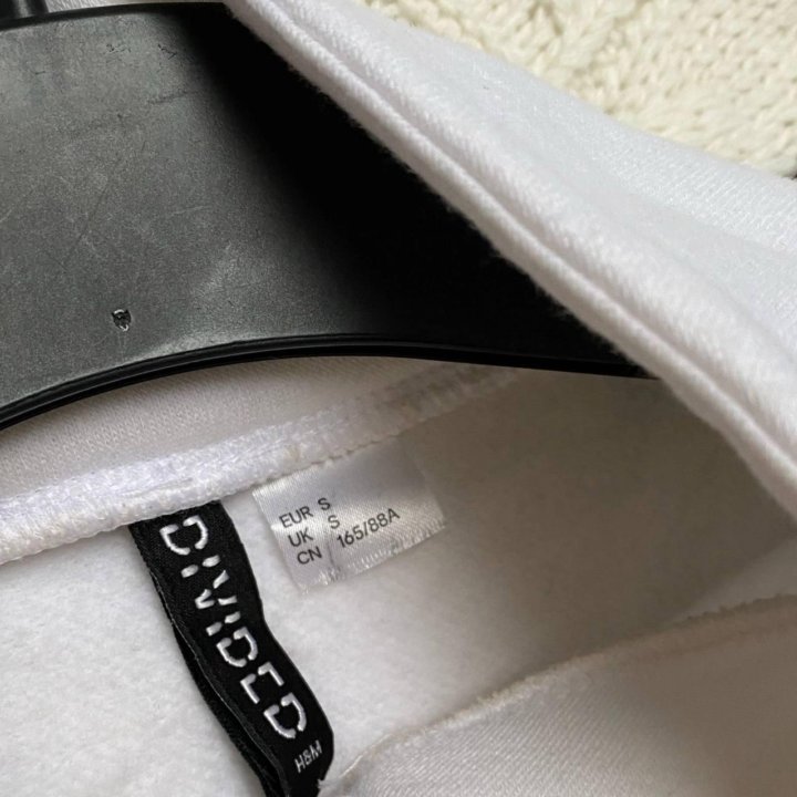 Свитшот Divided