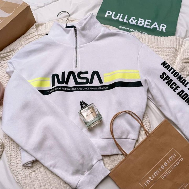 Свитшот Divided