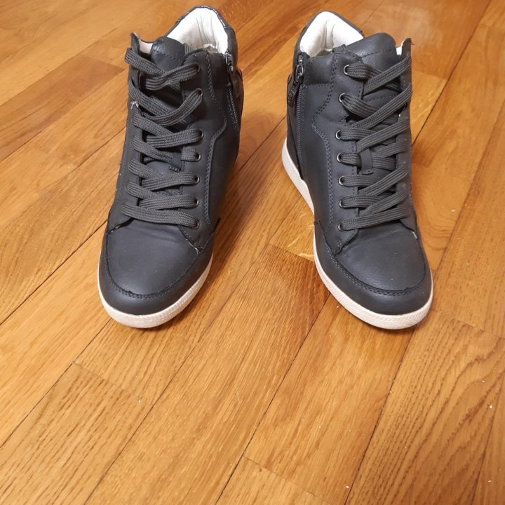 Кеды теплые 38 разм.