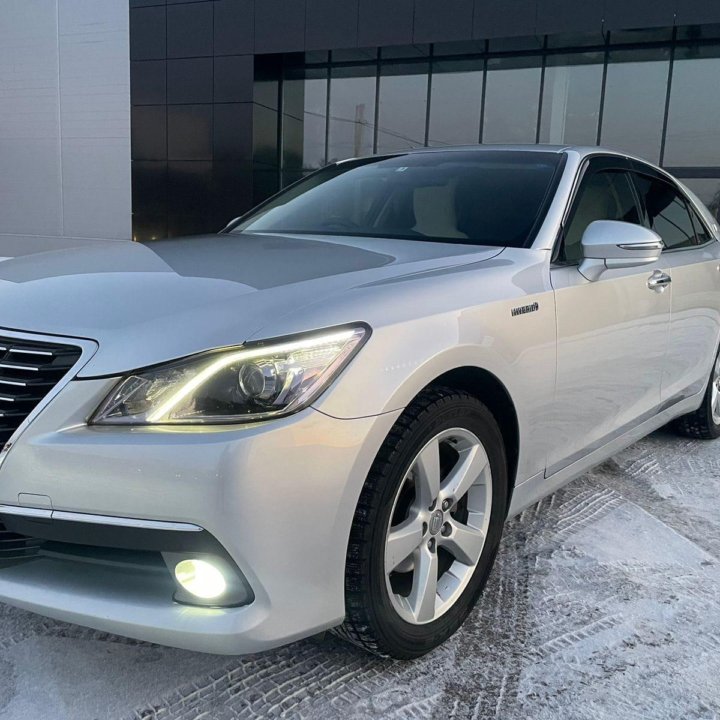 Toyota Crown, 2015