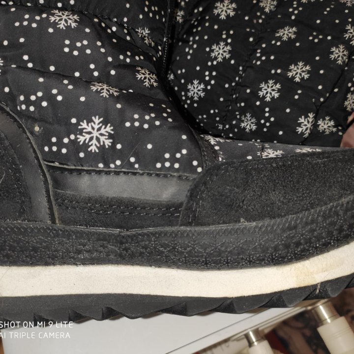 Сапоги с рисунком снежинка