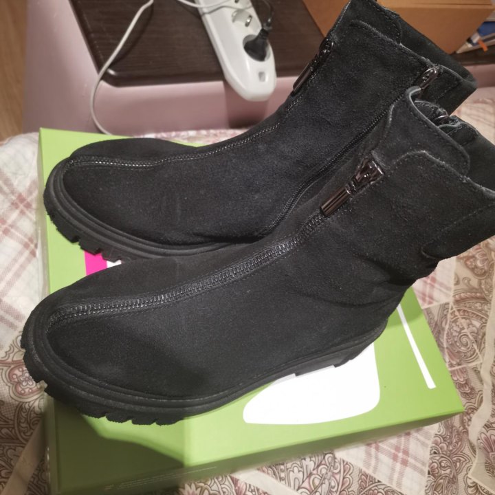 Ботинки замша 38