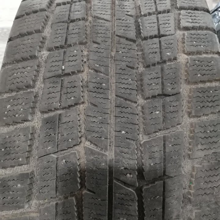 Goodyear Ice Navi NH 215 55 17