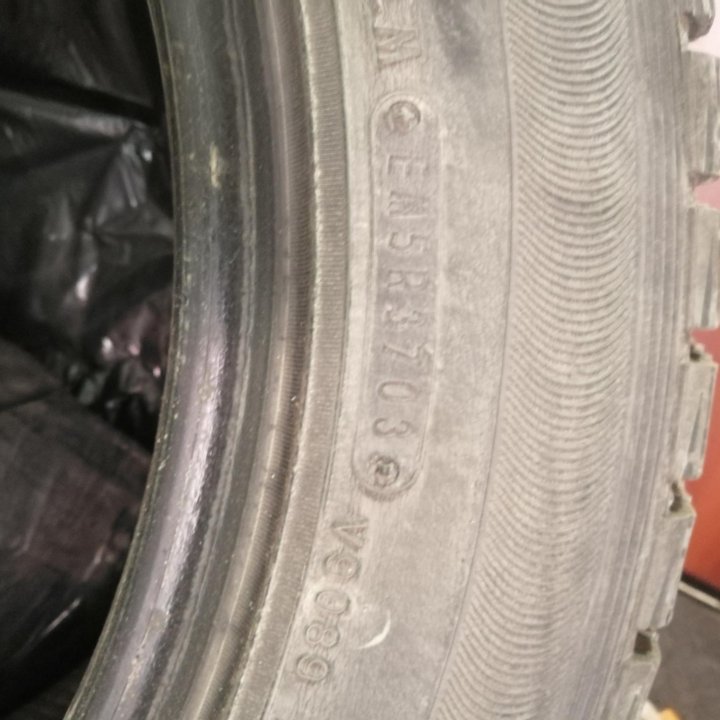 Goodyear Ice Navi NH 215 55 17