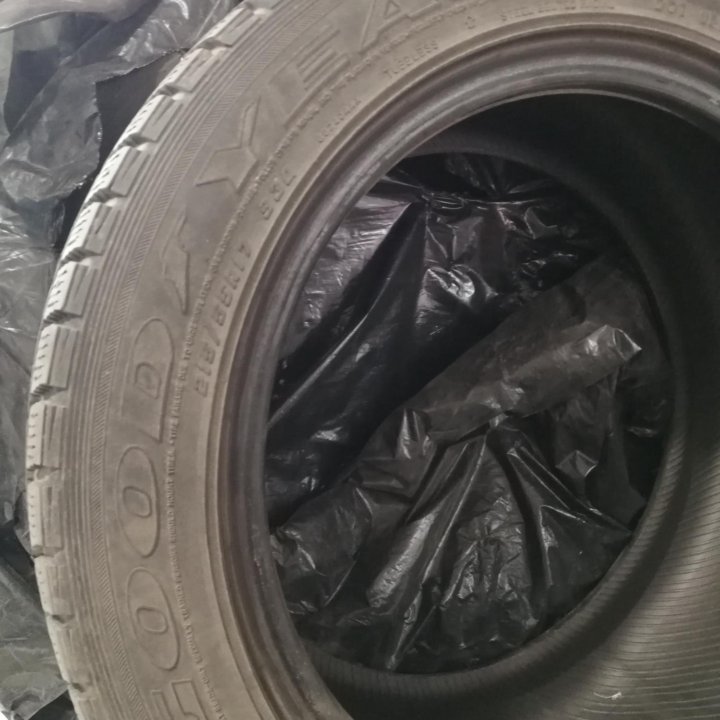 Goodyear Ice Navi NH 215 55 17