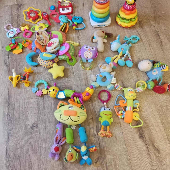 Развивающие игрушки для малышей пакетом