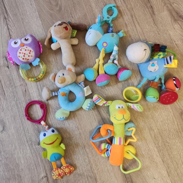 Развивающие игрушки для малышей пакетом