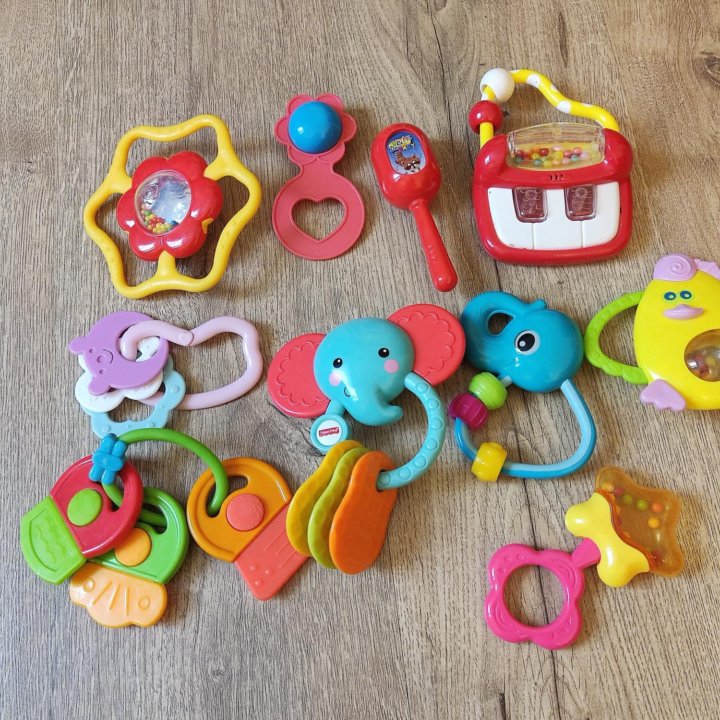 Развивающие игрушки для малышей пакетом