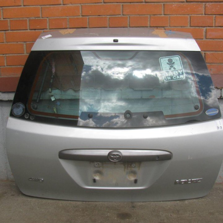 Задняя дверь багажник Toyota Voltz Pontiac Vibe