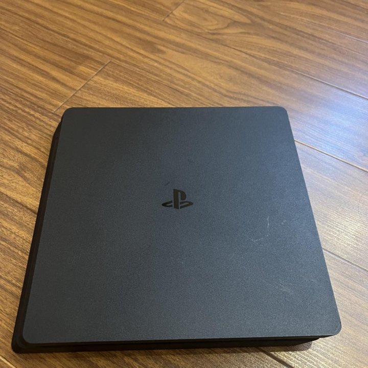 PlayStation 4 slim 1tb