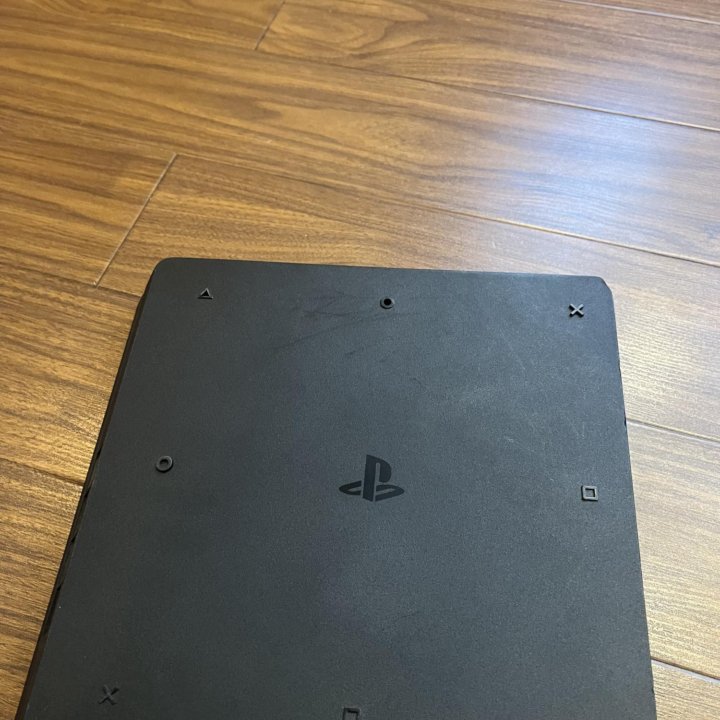 PlayStation 4 slim 1tb