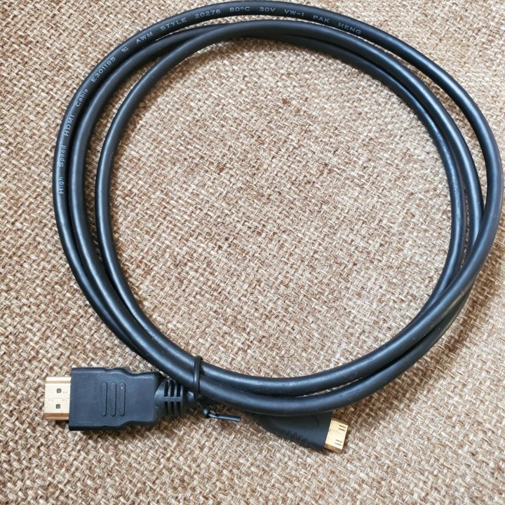 Кабели HDMI.