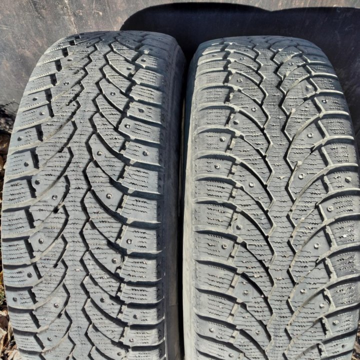 Резина зима 215/65 R16