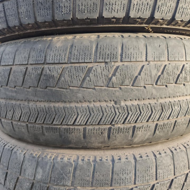 Bridgestone Blizzak VRX, 215/65/15