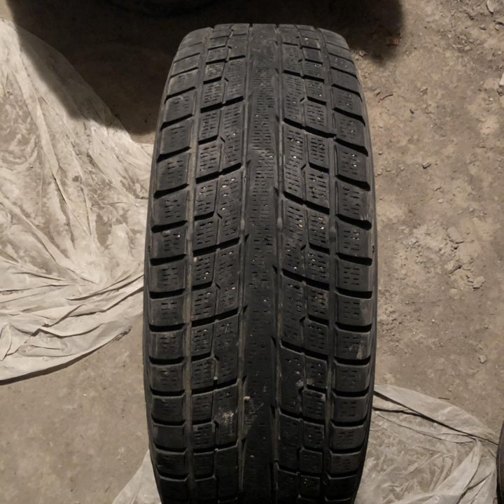 235/65 R18 шина зимняя Йокогама 1шт липучка