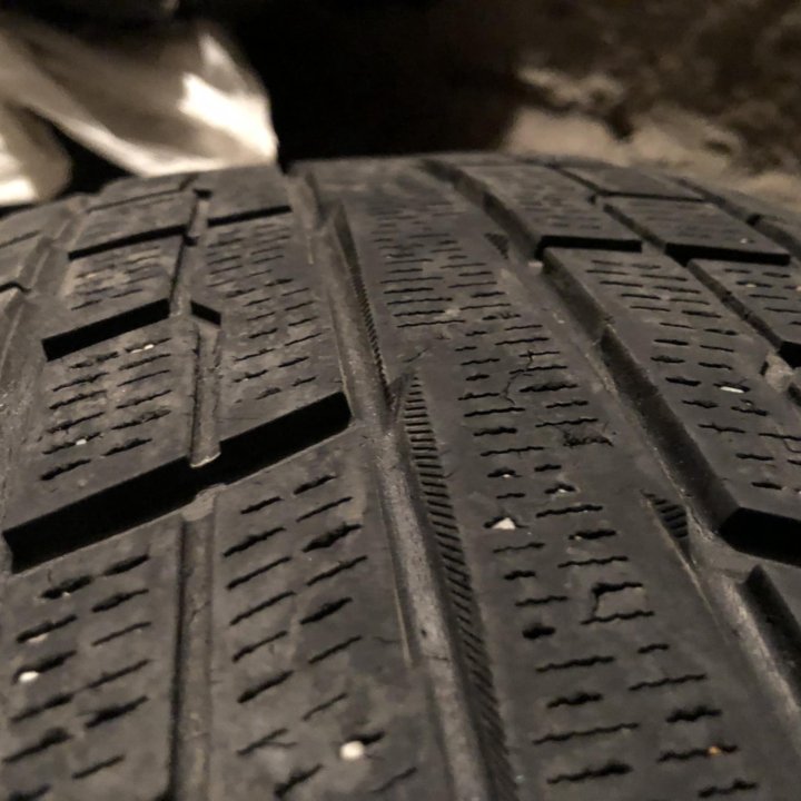 235/65 R18 шина зимняя Йокогама 1шт липучка