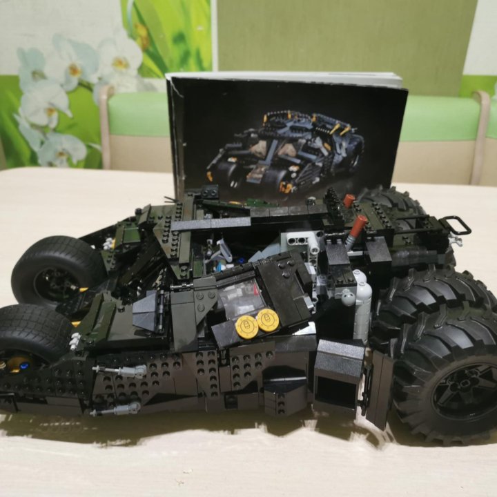 Конструктор LEGO 76240 Бэтмобиль «Тумблер»