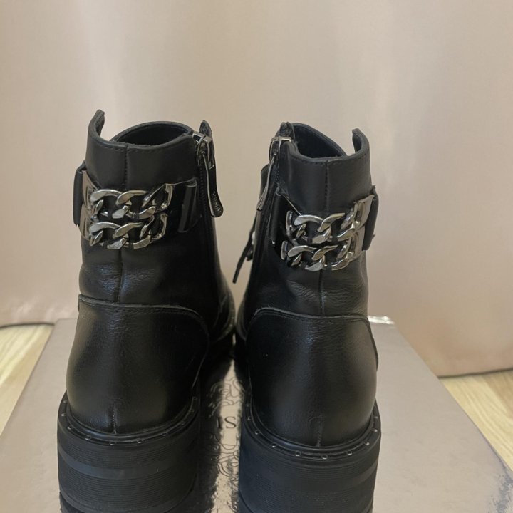 Кожаные ботинки