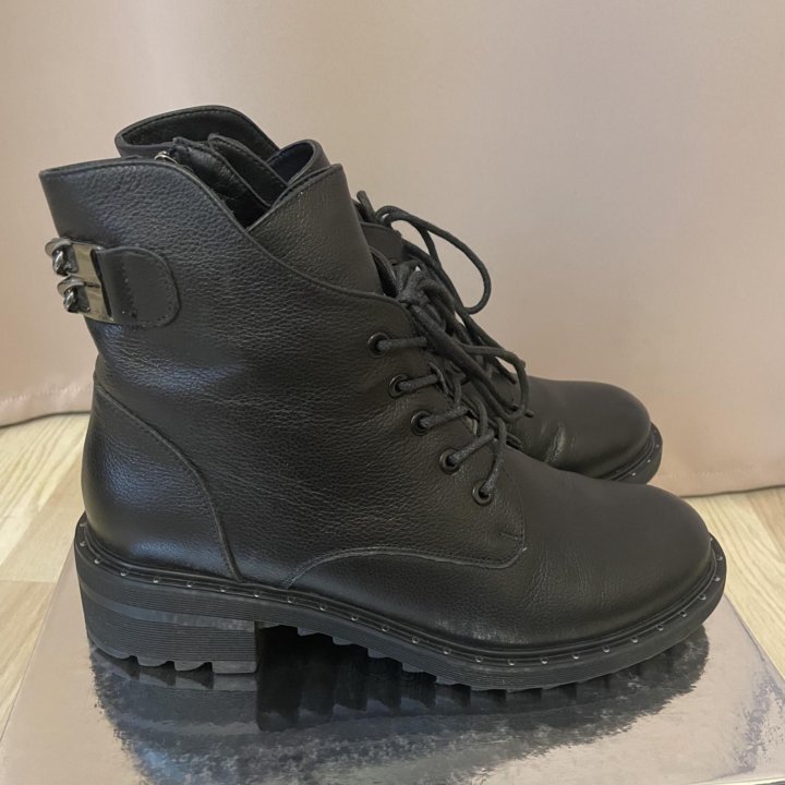 Кожаные ботинки