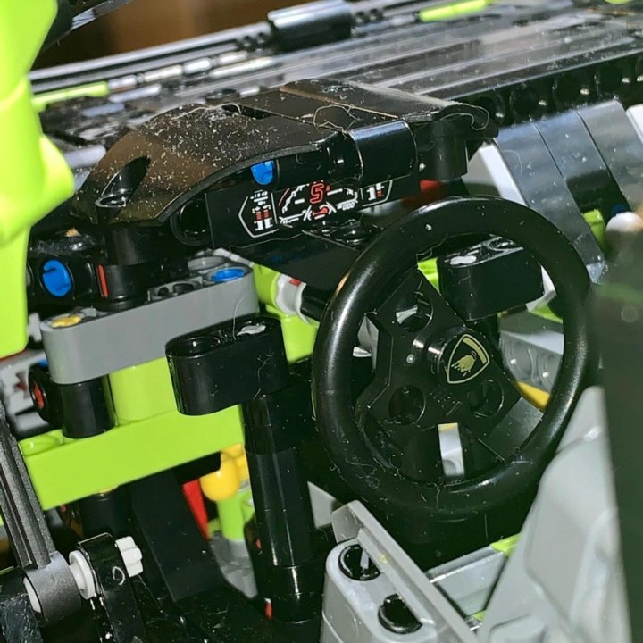 LEGO Technic 42115 Lamborghini Sian FKP 37