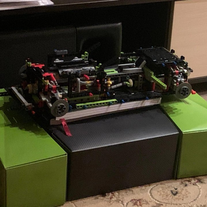 LEGO Technic 42115 Lamborghini Sian FKP 37