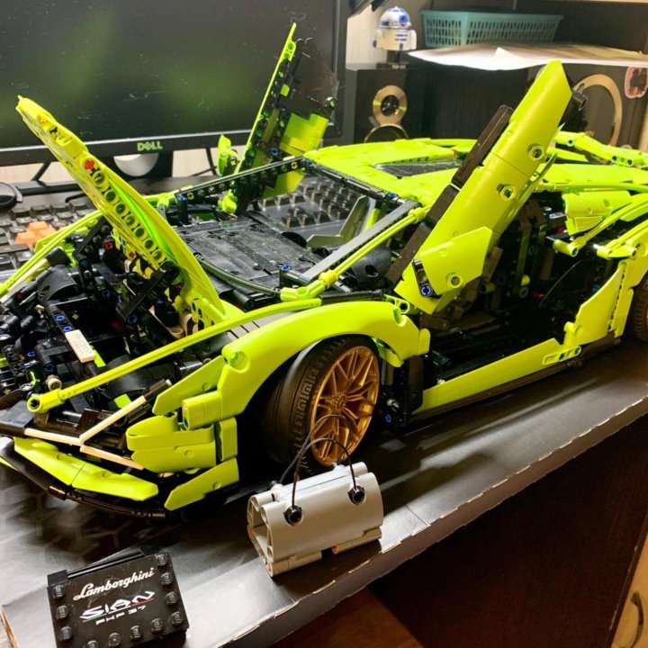 LEGO Technic 42115 Lamborghini Sian FKP 37