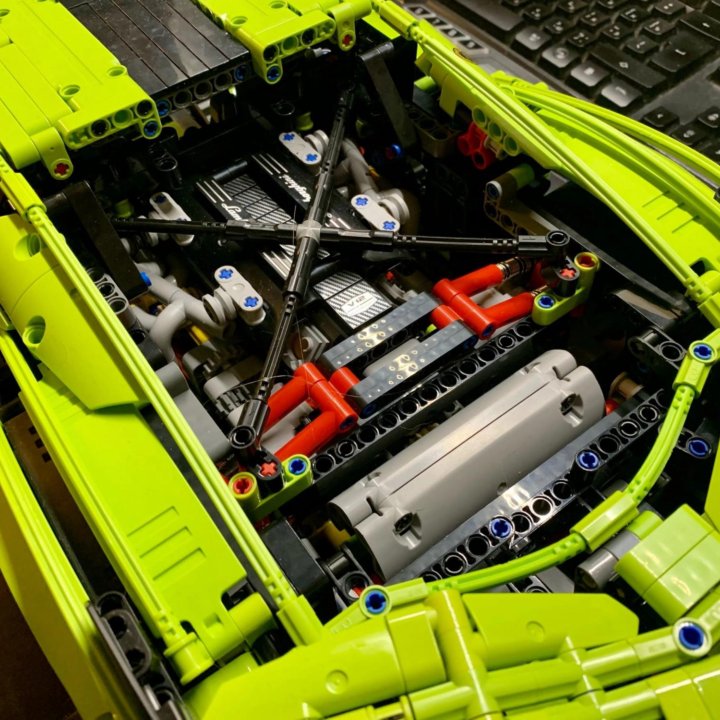 LEGO Technic 42115 Lamborghini Sian FKP 37