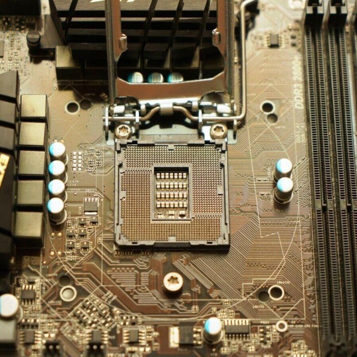 ASRock Z77 Extreme3 чипсет Z77 Lga1155 LGA 1155