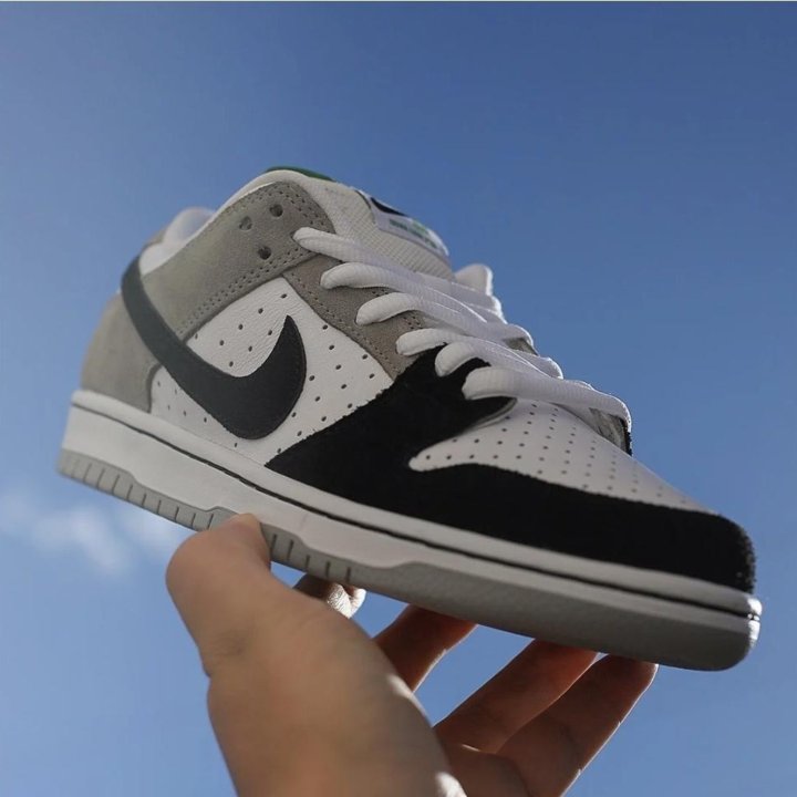 Nike SB DUNK LOW PRO