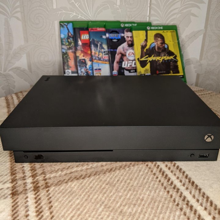 Xbox one X + 2 геймпада