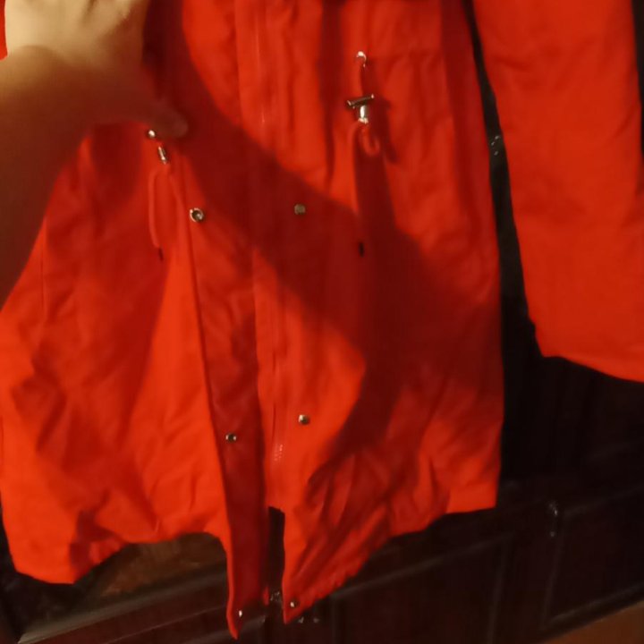 Куртка красная