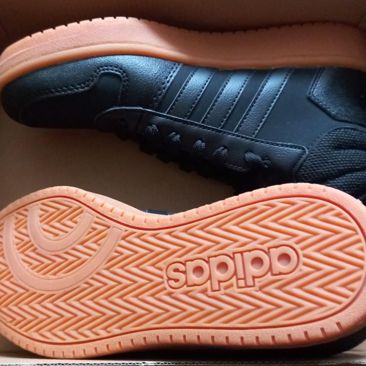 Кроссовки новые Adidas 36-37