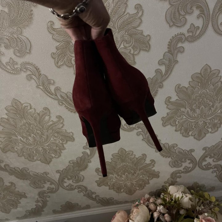 Полуботинки????????????????