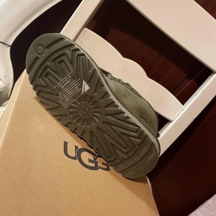 Ботинки, уги фирмы UGG