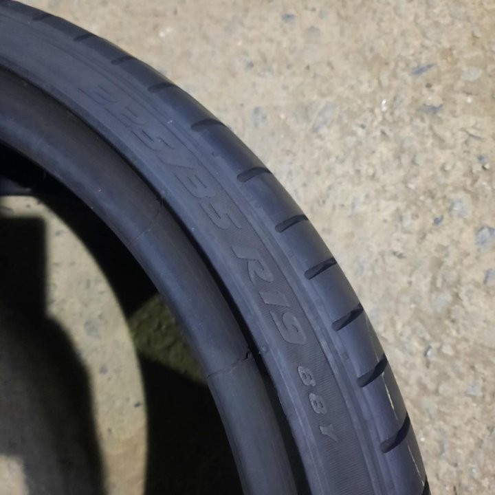 225/35R19 Pirelli P Zero (Run Flat) (Лот №5489)