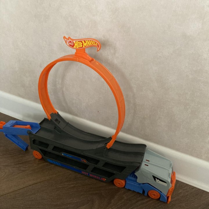 Трюковой тягач автовоз hot wheels