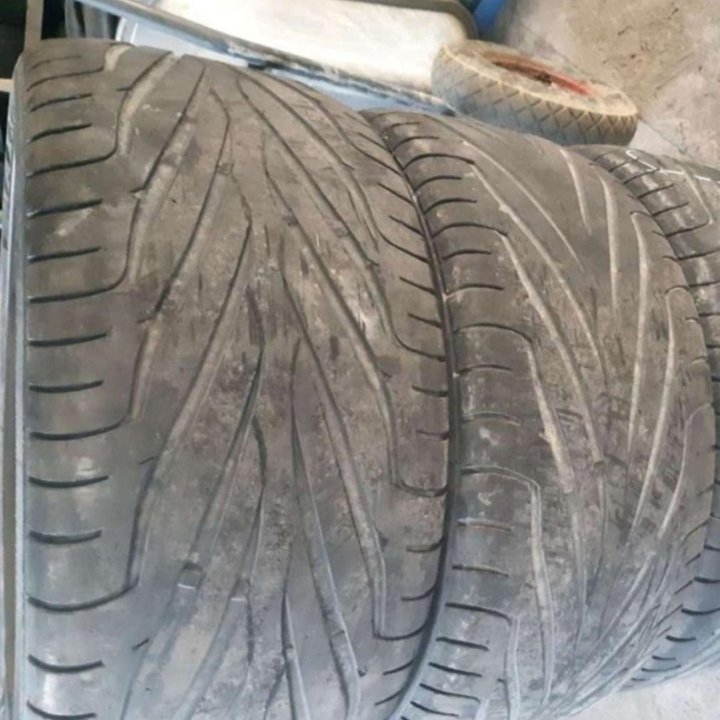 Maxxis 255/45/17, 2шт